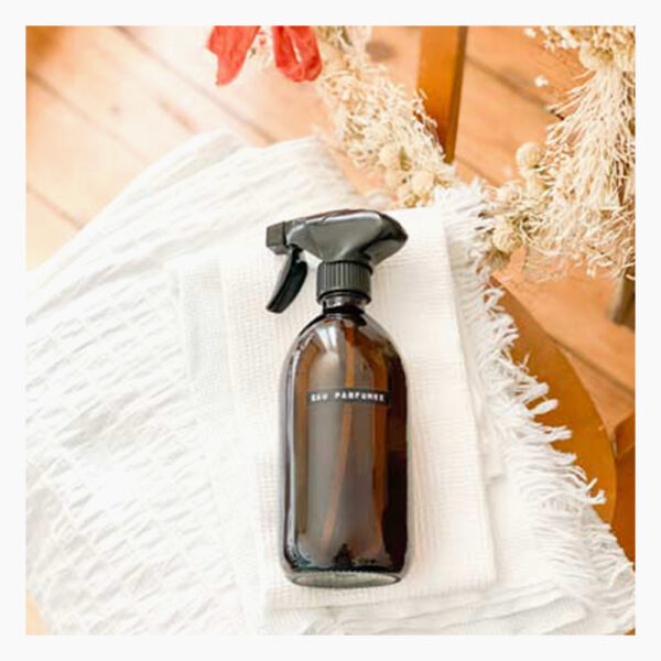 Flacon vaporisateur en verre ambré 500 ml – Image 2